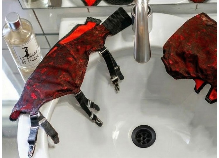 Comment laver vos bas nylon et porte-jarretelles La Dame de France sans les abîmer ?